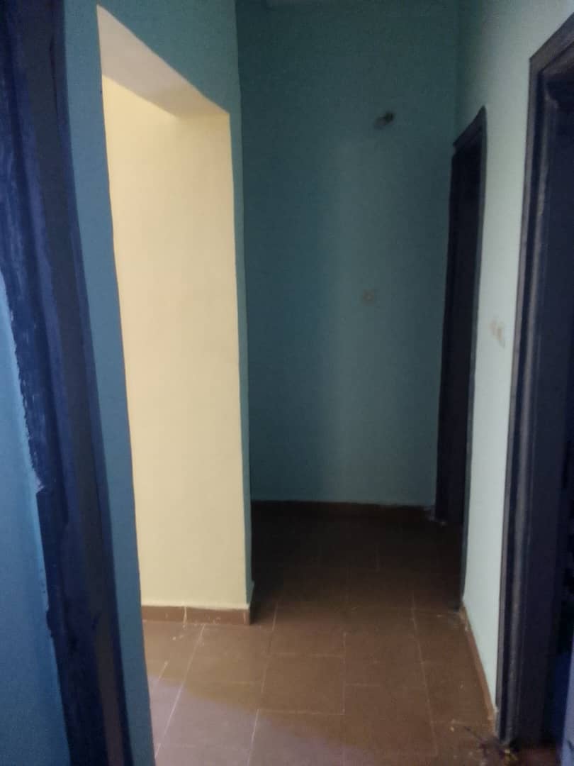 3 chambres salon a teguere derrière l'hôtel prestige